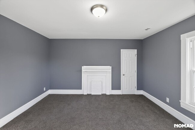 Building Photo - 512 Maple Ave