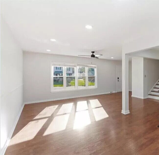 Building Photo - "Discover Comfort and Space in Charlotte: 4-Bed, 3-Bath Gem on Red Carriage Lane!"