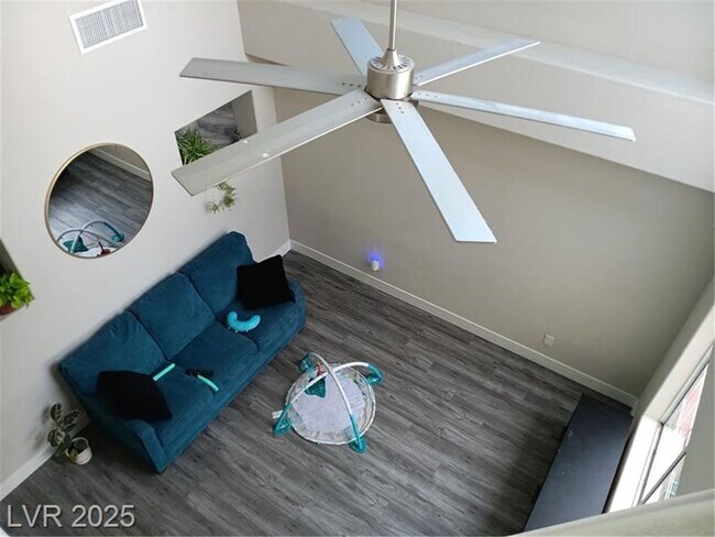 Building Photo - COMING SOON! NORTHWEST GEM! SPACIOUS HOME ...