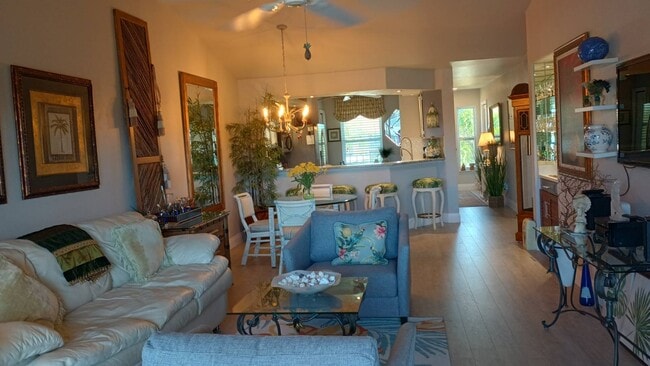 Building Photo - 1950 W Crown Pointe Blvd