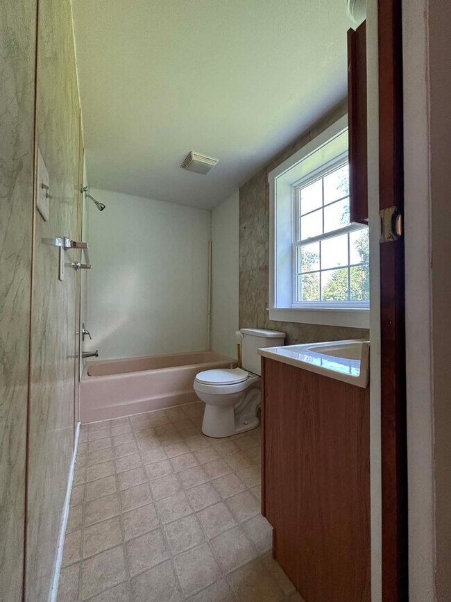 Building Photo - Charming Rental in Honey Brook, PA
