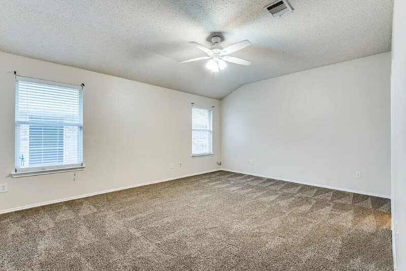 Building Photo - 1611 Venus Dr E