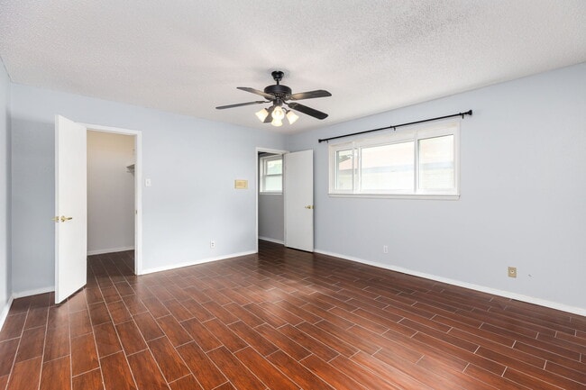 Building Photo - 10615 Lands Run St