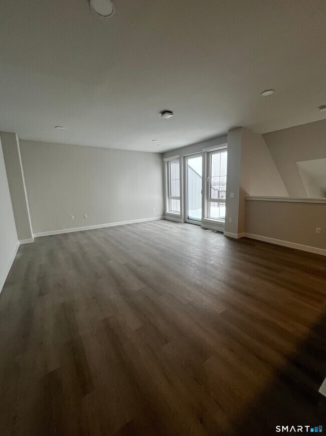 Building Photo - 467 West Ave