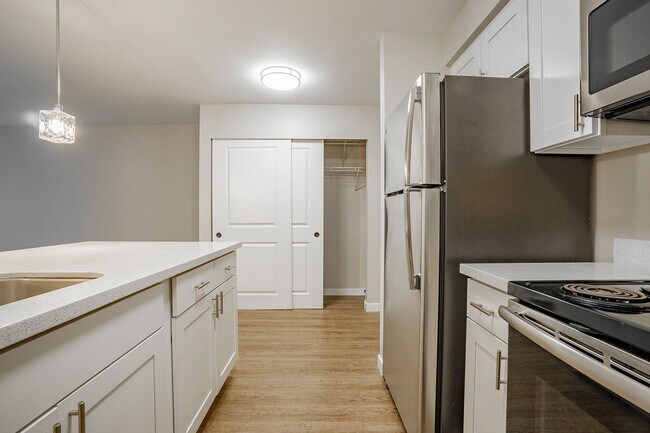Interior Photo - 1800 Eastlake Apts (Scenic)