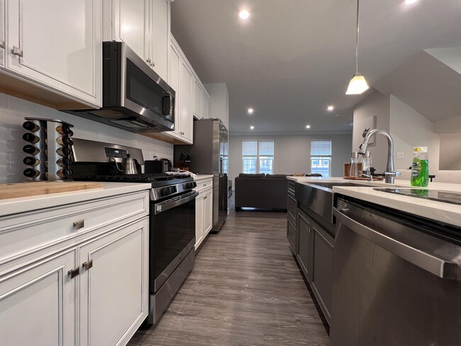 Building Photo - 217 Stonehurst Dr