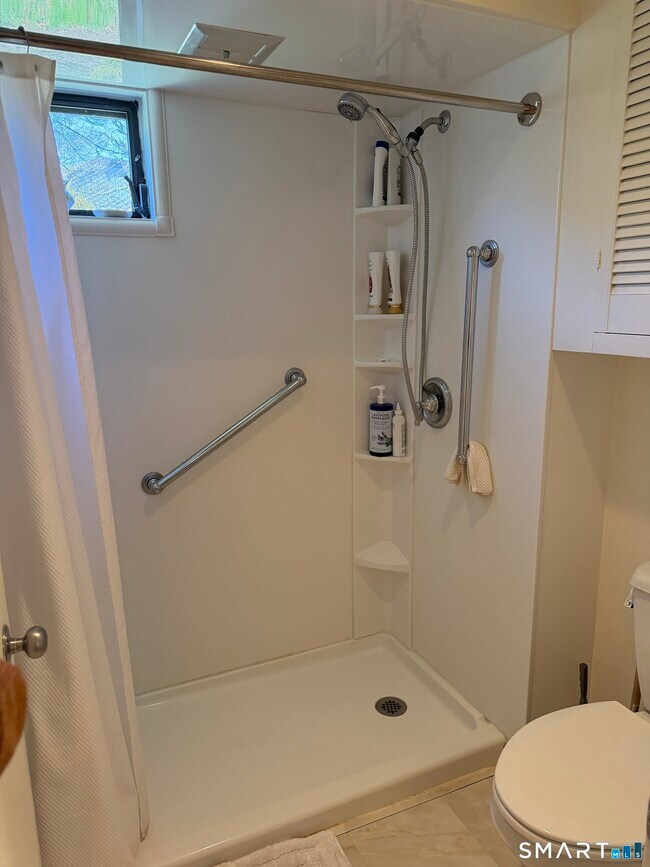 Building Photo - 235 Heritage Vlg