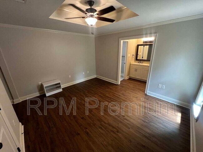 Building Photo - 13235 Country Park Ave