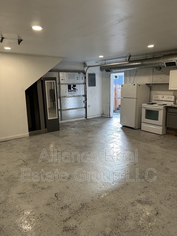 Building Photo - 2110 S Sherman St