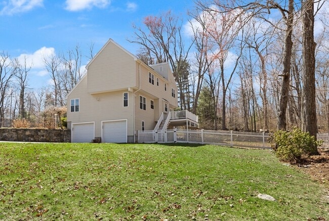 Building Photo - 5 Susan Dr