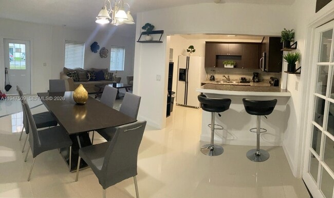 Building Photo - 3670 SW 12th St