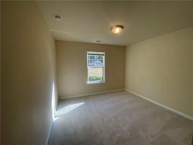 Building Photo - 160 Pine Ridge Rd