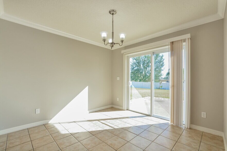 Building Photo - 4716 Barbados Loop