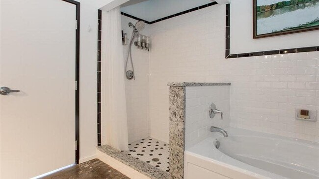 Building Photo - 120 Saint Louis-4211
