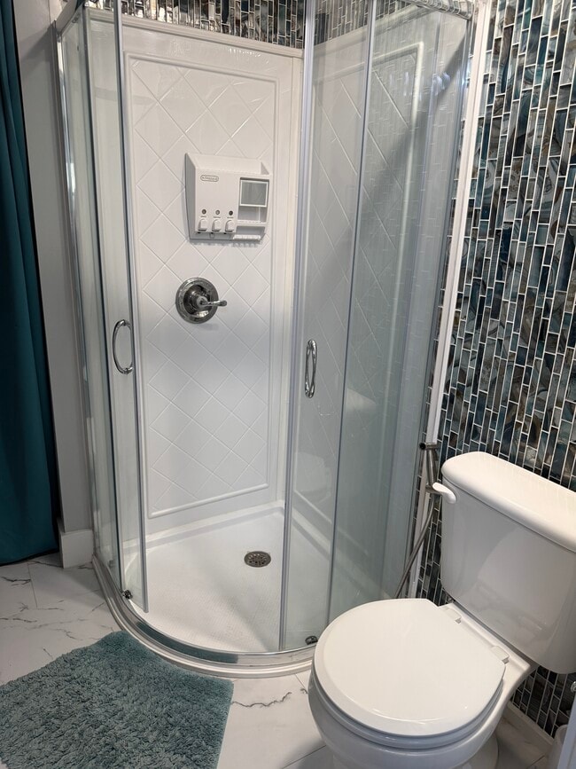 Building Photo - 4711 Highview Ct