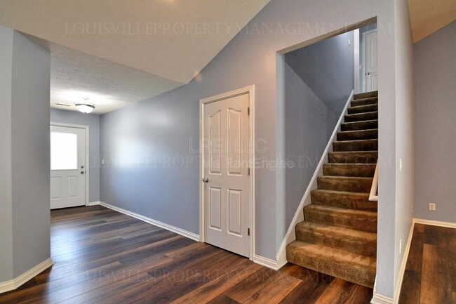Building Photo - 5527 Raintree Ridge