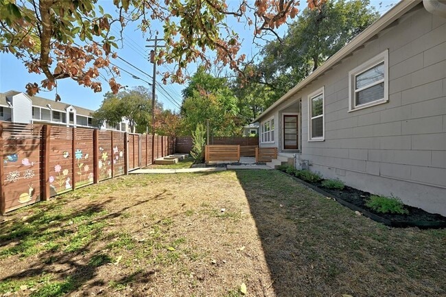 Building Photo - 1203 W 40th St