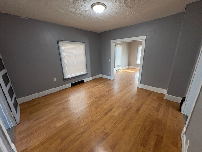 Building Photo - Spacious Home with Huge Backyard, Laundry included