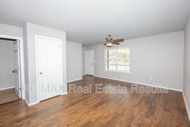 Building Photo - 5411 SW Cherry Creek Rd