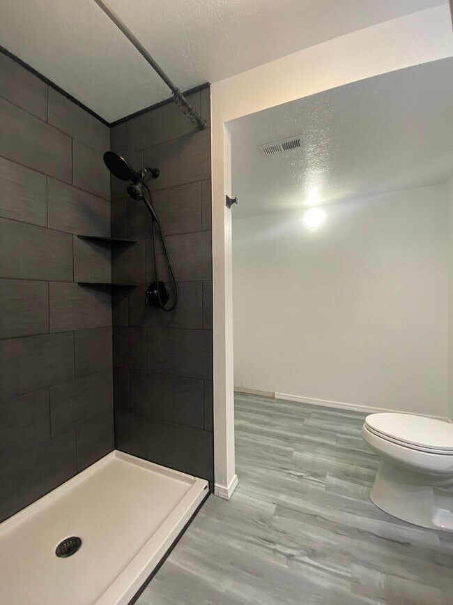 Building Photo - 4 bedrooms 3 baths-Mead School District Ho...