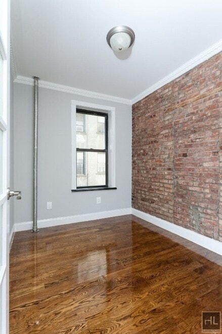 Building Photo - 314 E 106th St