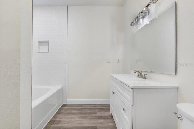 Building Photo - 9142 Lake Chase Island Way