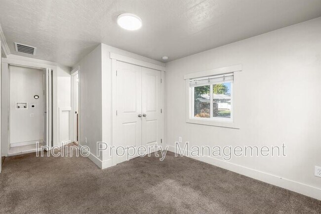 Building Photo - 43 W 100 N