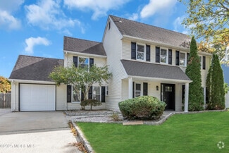 Building Photo - 1 Maplewood Ct