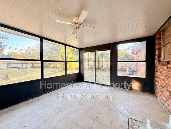 Building Photo - 1132 SW 61st St