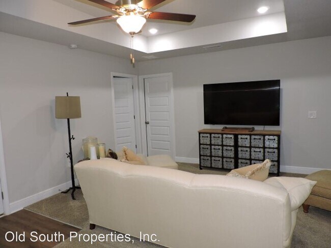 Building Photo - 3 br, 2 bath House - 500 W Ensley St