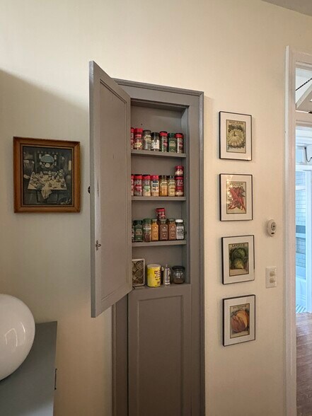 Kitchen festure - 2603 Kiawah Ave