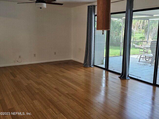 Building Photo - 120 Bermuda Ct