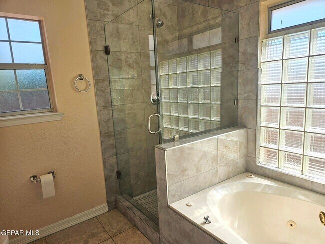 Building Photo - 11235 Kachina Dr