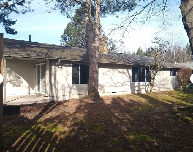 Building Photo - Beautiful 3 bedroom ranch on quiet cul-de-...