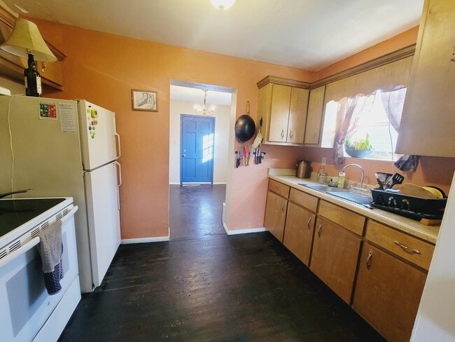 Building Photo - 1121 Bennett St