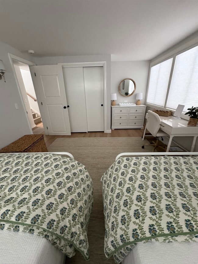 Building Photo - 121 Upper Bay Rd