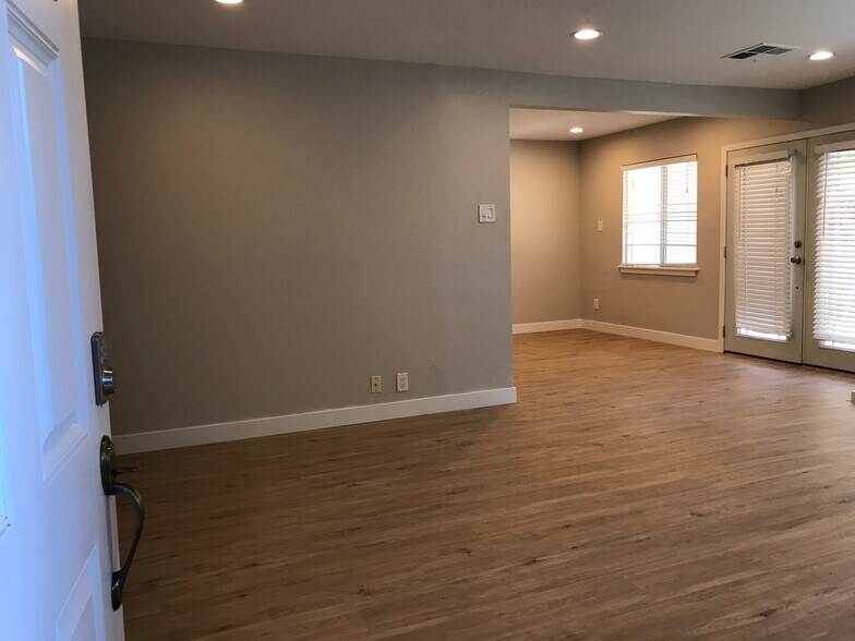 Building Photo - 540 Monica Ln