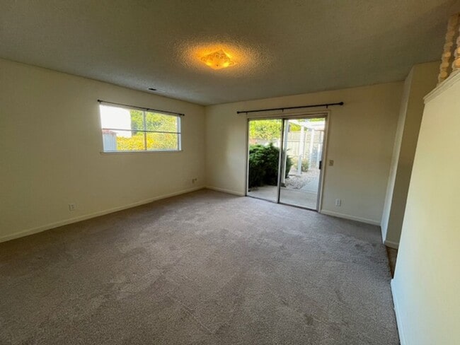 Building Photo - 1209 Drake Cir