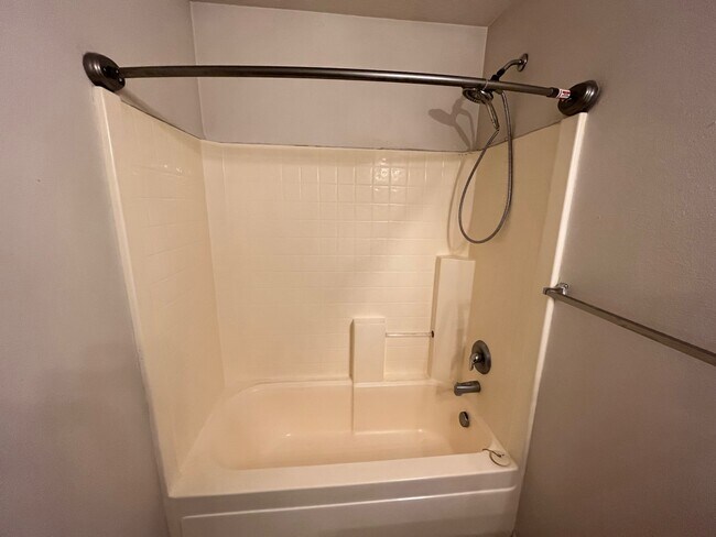 Building Photo - 13852 Paraiso Ave