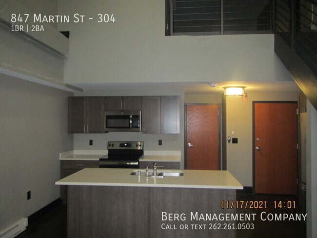 Building Photo - 847 Martin St