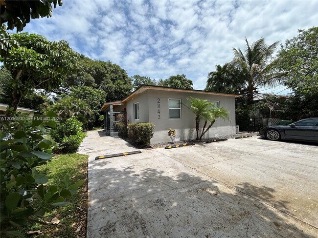 Building Photo - 2843 SW 37th Ct