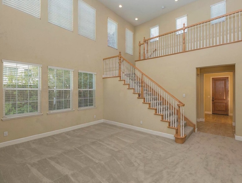 Building Photo - 2168 Mornington Ln