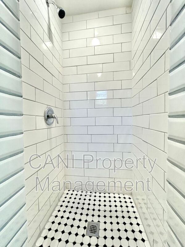 Building Photo - 418 Charles St