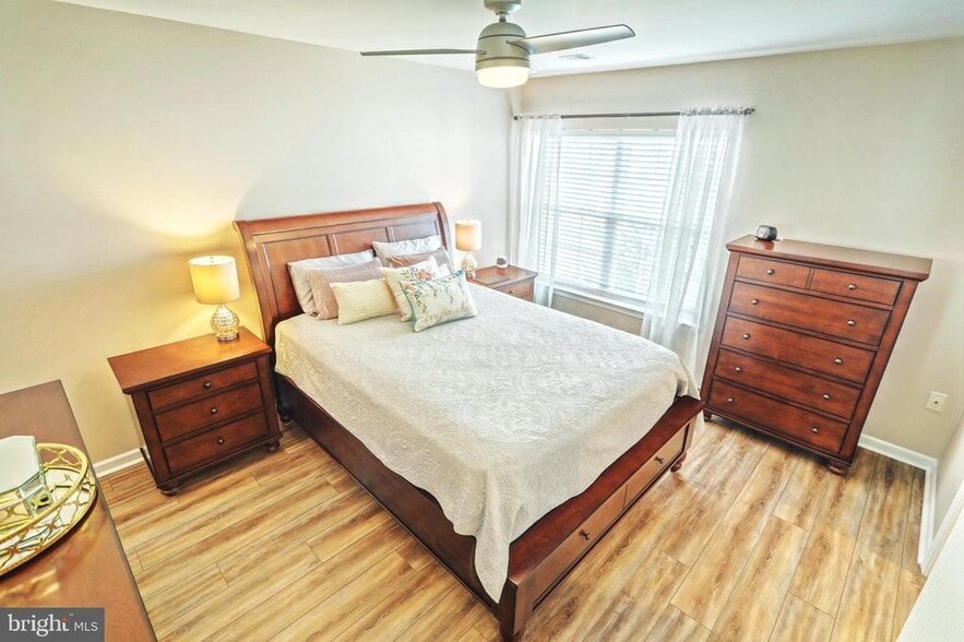 Master Bedroom - 2723 Foxshire Dr