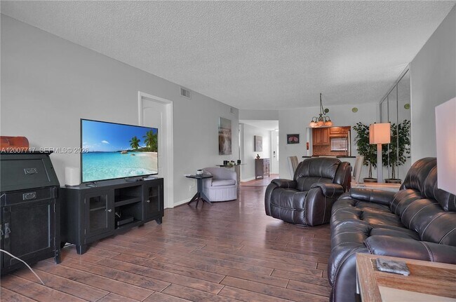 Building Photo - 8941 S Hollybrook Blvd