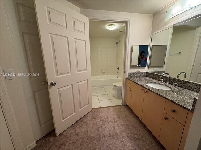 Building Photo - 2492 Centergate Dr