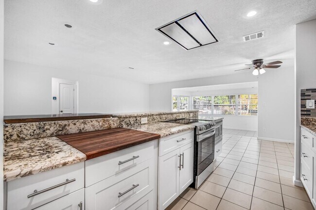 Building Photo - 312 Tallahassee Dr NE