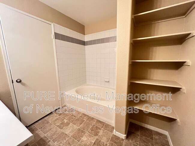 Building Photo - 7885 W Flamingo Rd