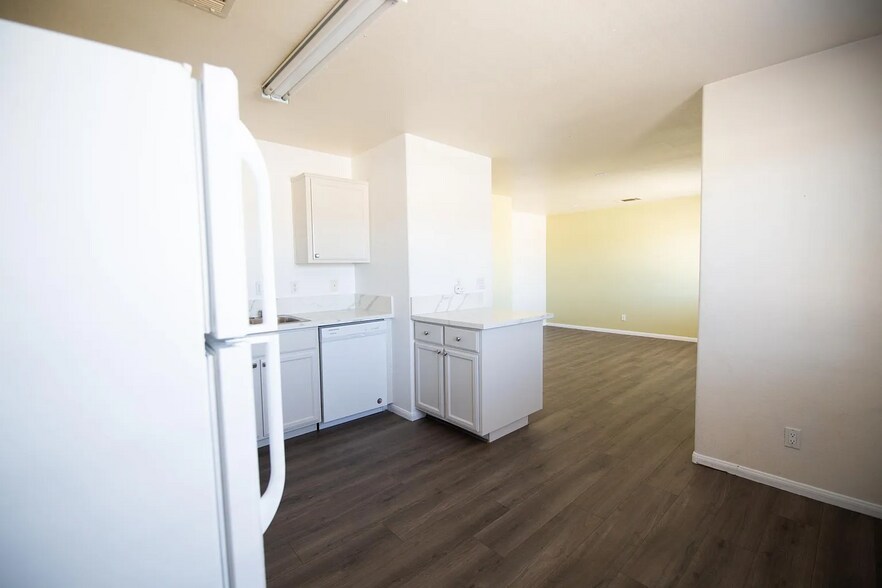 Building Photo - 6313 Palo Verde Ave