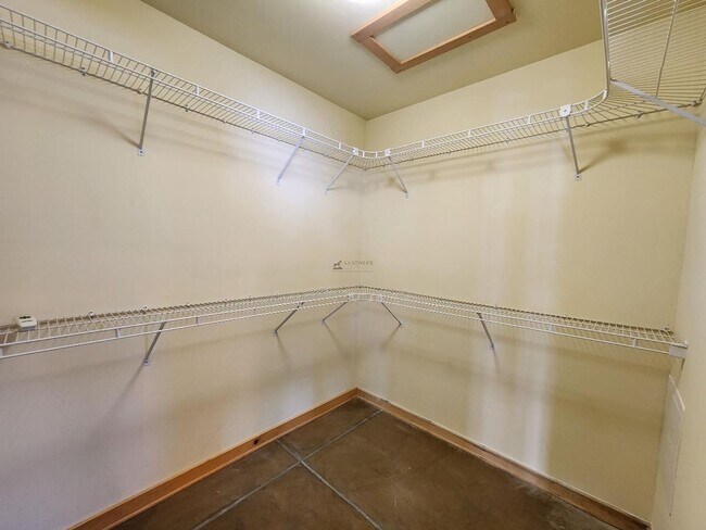 Building Photo - 11 Cll Belicia